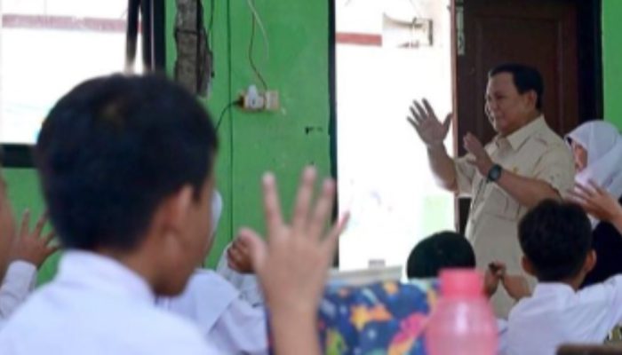Transformasi Pendidikan: Presiden Prabowo Bagikan Smartboard ke Sekolah Seluruh Indonesia