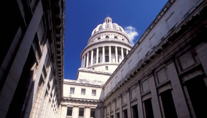 Drama Besar di Wall Street: Komentar The Fed Bikin Saham Teknologi Liar!