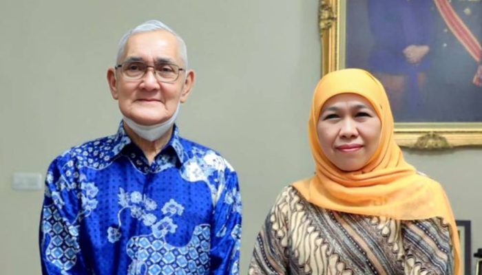 Try Sutrisno Wafat, Gubernur Khofifah Sampaikan Duka Mendalam Ajak Masyarakat Jatim Kibarkan Bendera Setengah Tiang Selama Dua Hari