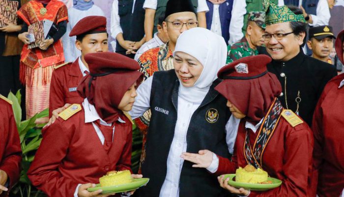 Gubernur Khofifah Surprise, Siswa Sekolah Rakyat Mojokerto Pidato Lima Bahasa di Hardiknas