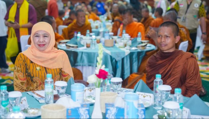 Jalan Kaki 666 Km Demi Damai, Bhikkhu Dunia Disambut Gubernur Jatim di Surabaya