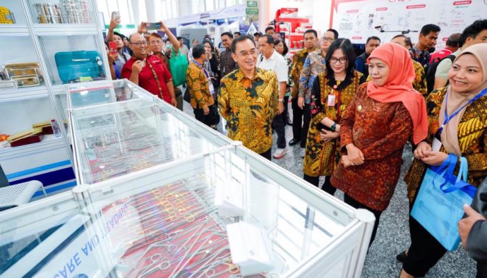 Gubernur Khofifah Buka Surabaya Hospital Expo XX 2026, Dorong RS di Jatim Adaptif terhadap AI dan Teknologi Kesehatan