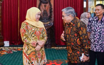 Gubernur Khofifah Sambut Hangat Bambang Sulistomo, Bahas Masa Depan Taman Perdamaian Dunia
