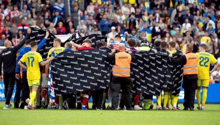 Dunia Sepak Bola Cemas, Christian Eriksen Kolaps Saat Hadapi Ukraina Eriksen Dilarikan ke Rumah Sakit, Pertandingan Denmark vs Ukraina Dihentikan