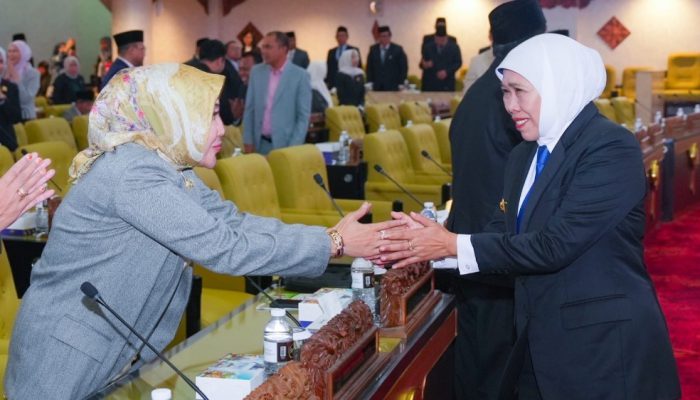 Gubernur Khofifah Sampaikan Nota Keuangan Raperda APBD Jatim 2025, Pendapatan Tembus 104,6 Persen