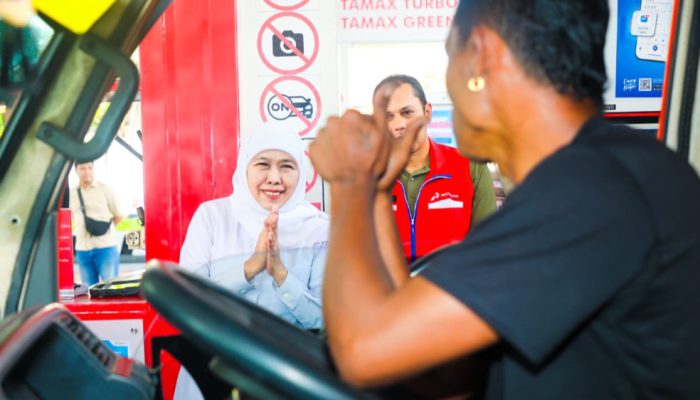 Gubernur Khofifah Pastikan Pasokan Biosolar di Jawa Timur Aman dan Lancar saat Tinjau SPBU Karanglo, Malang. Pastikan Pemprov Jatim Perkuat Koordinasi Bidang Energi dengan Pertamina dan PLN
