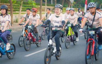 Gubernur Jatim Khofifah Ikut Gowes Bersama Ratusan Peserta Rayakan HUT ke-73 Bank Indonesia
