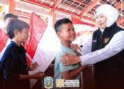 Semarak Bulan Kemerdekaan, Gubernur Khofifah Kobarkan Nasionalisme Siswa Sekolah Rakyat Pasuruan