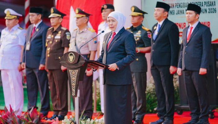 Jelang HUT ke-81 RI, Gubernur Khofifah Kukuhkan 76 Paskibraka Jatim di Gedung Negara Grahadi
