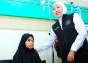 Gubernur Khofifah Cek Kondisi Santri Korban Dugaan Keracunan MBG di RSI Siti Hajar Sidoarjo