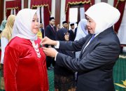 Momentum Hari Jadi ke-81 Jatim, Khofifah Beri Penghargaan kepada 469 ASN atas Dedikasi dan Pengabdian